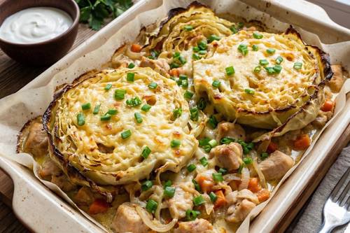 Капустные стейки с курицей 