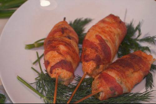 Куриное «эскимо» в беконе