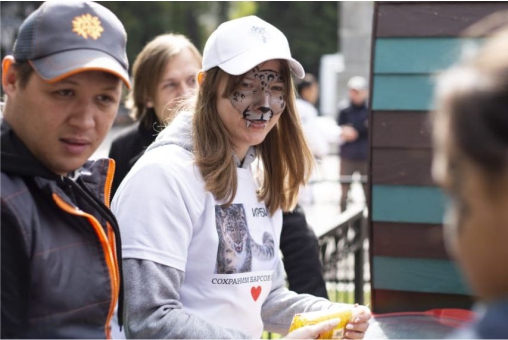 1000 порций мороженого подарила Мария-Ра участникам Фестиваля в Республике Алтай