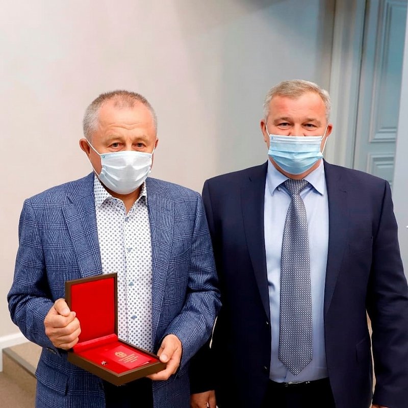 Александр Ракшин получил нагрудный знак «Кузбасс» за многолетний плодотворный труд